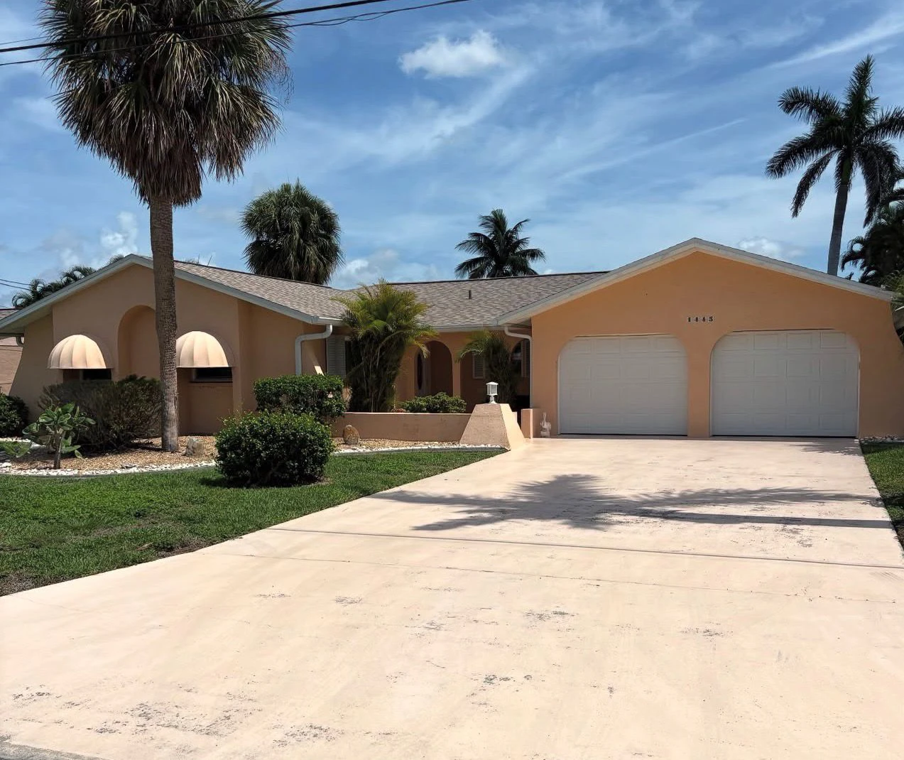 Home Exterior & Driveway