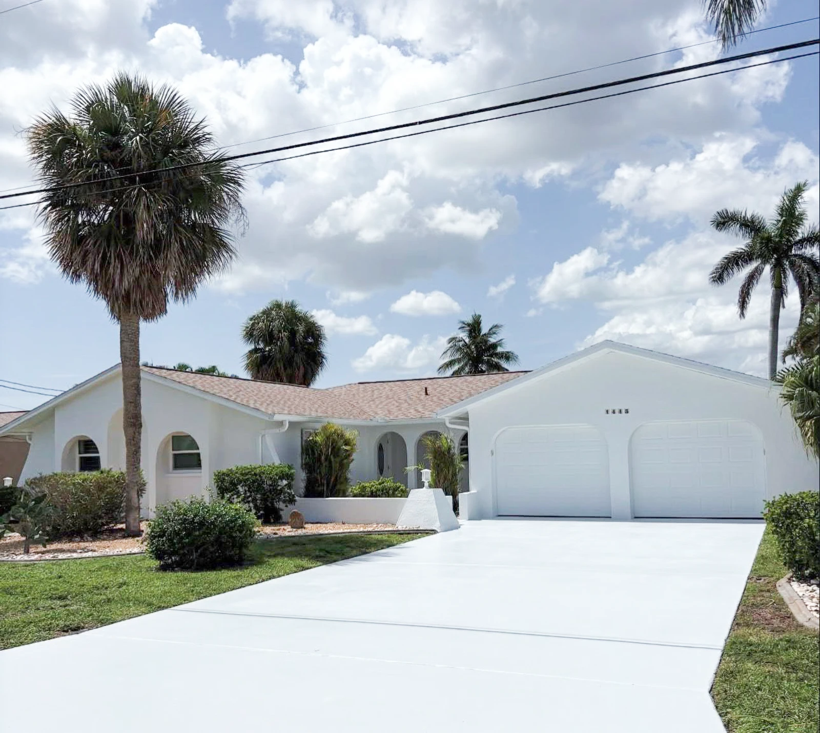 Home Exterior & Driveway